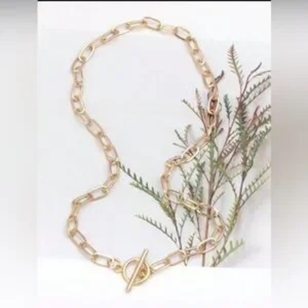 Gold Toggle Chain Necklace - Picture 2 of 2